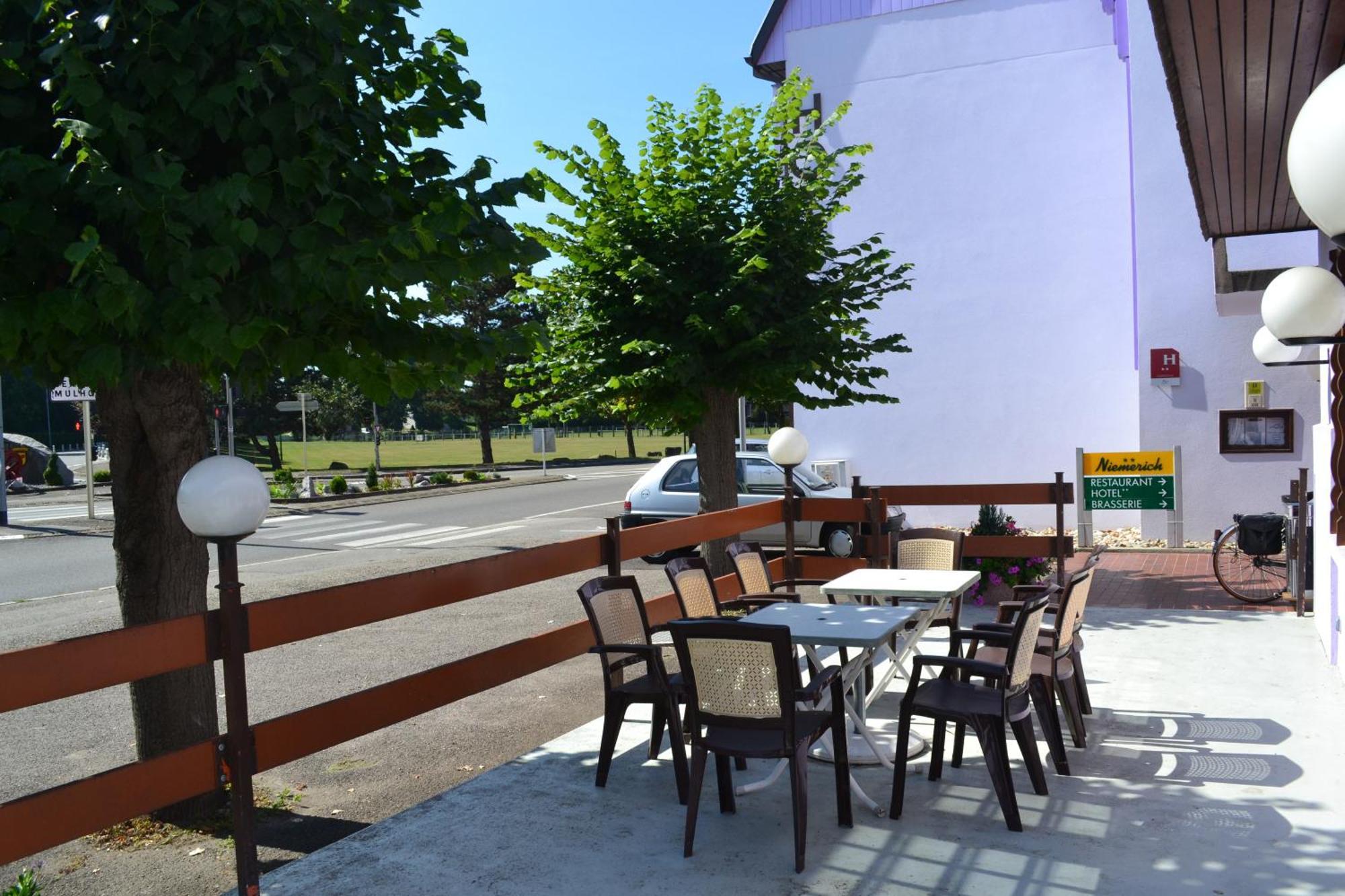 Hotel Restaurant Niemerich Pulversheim Esterno foto